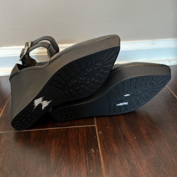 Steve Madden Black Leather Wedge Heels size 6 - Picture 6 of 6